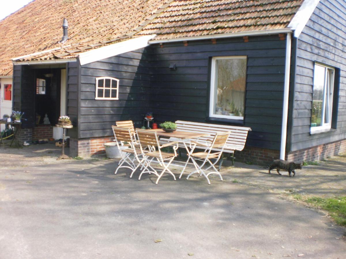 Bed & Breakfast Boerderijkamer Korenbloem Onstwedde